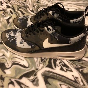 Nike Air Max Theas - white and black